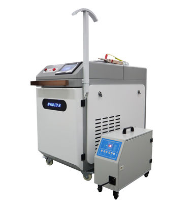 पानी से ठंडा 1064nm M2&lt;1.2 220V/50Hz पावर सप्लाई के साथ हैंडहेल्ड लेजर क्लीनिंग मशीन